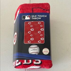 MLB Reds Plush Silk Touch Blanket - Red